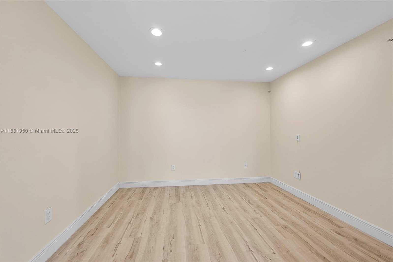 Small Image of 11862 NORTH WEST 13TH ST, Pembroke Pines Number 21
