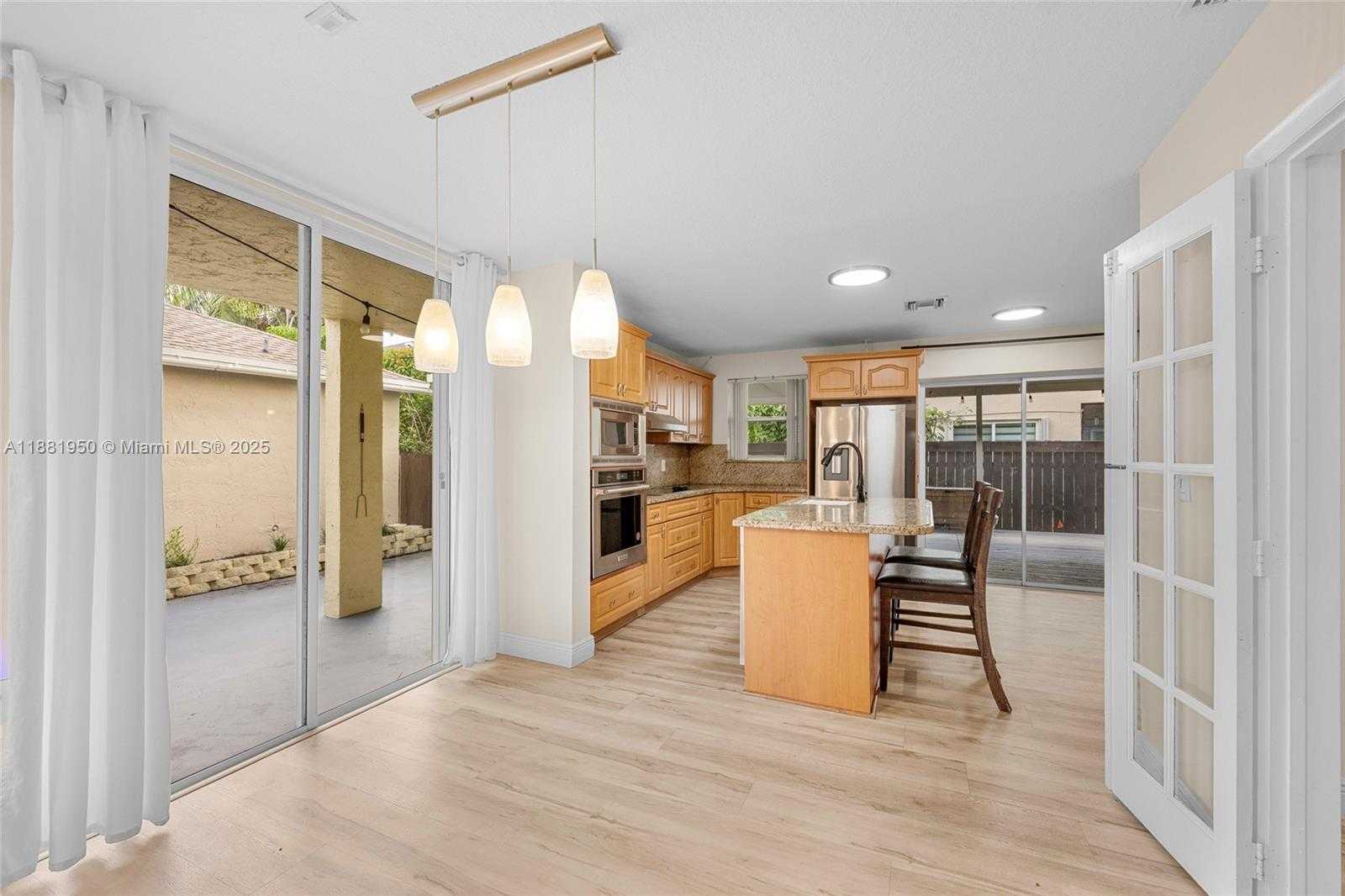 Small Image of 11862 NORTH WEST 13TH ST, Pembroke Pines Number 6