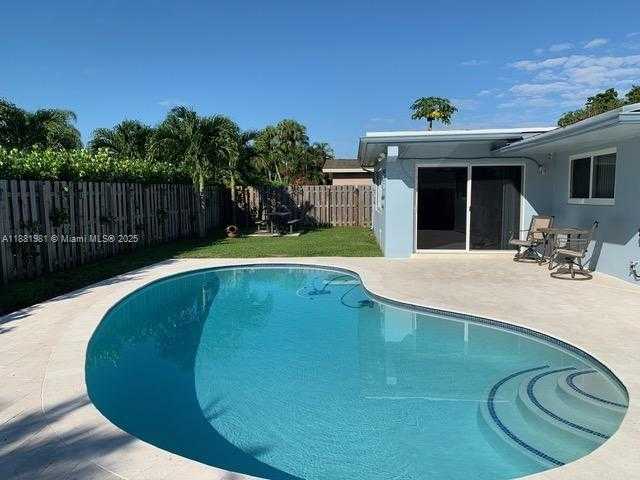 Small Image of 10610 NORTH WEST 22ND ST, Pembroke Pines Number 11
