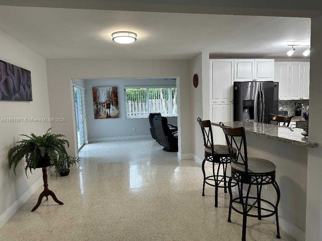 Small Image of 10610 NORTH WEST 22ND ST, Pembroke Pines Number 4