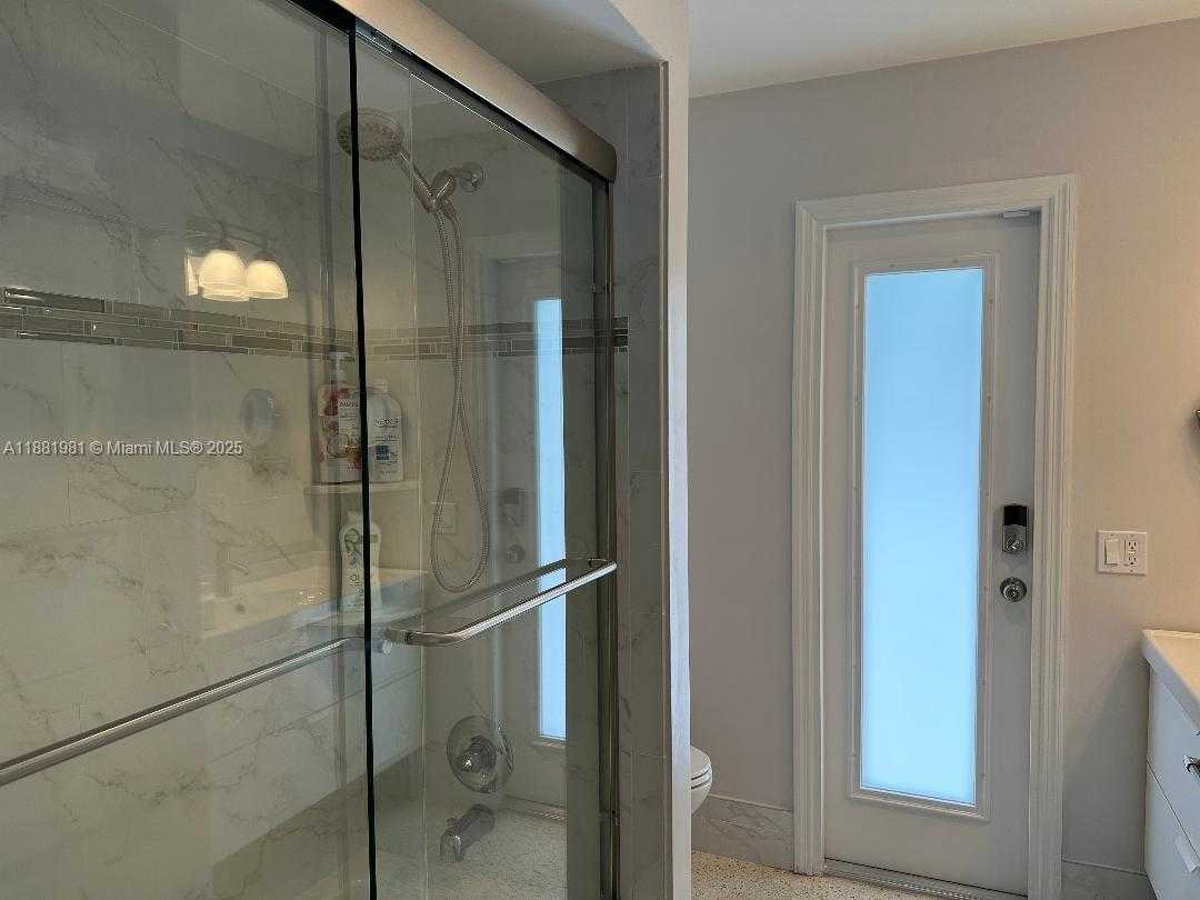 Small Image of 10610 NORTH WEST 22ND ST, Pembroke Pines Number 7