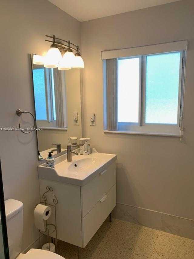 Small Image of 10610 NORTH WEST 22ND ST, Pembroke Pines Number 9