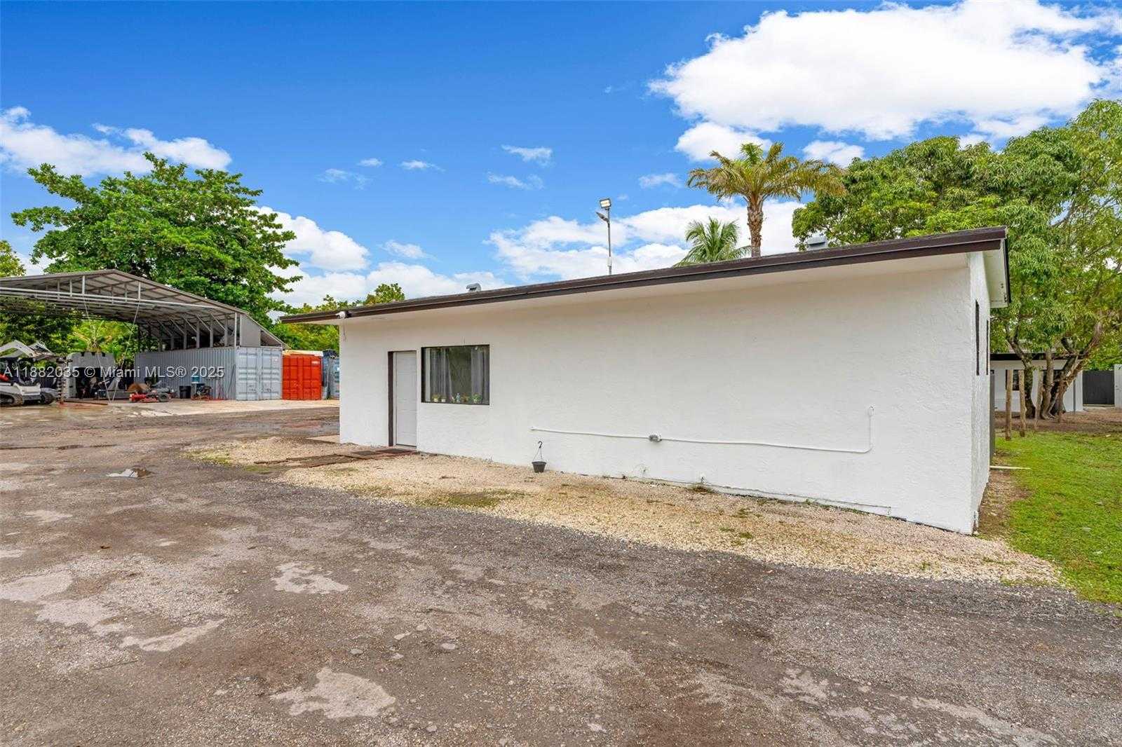 Small Image of 12750 SOUTH WEST 197TH AVE, Miami Number 35