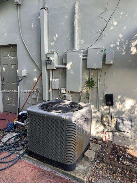 Small Image of 4700 TAFT ST, Hollywood Number 32