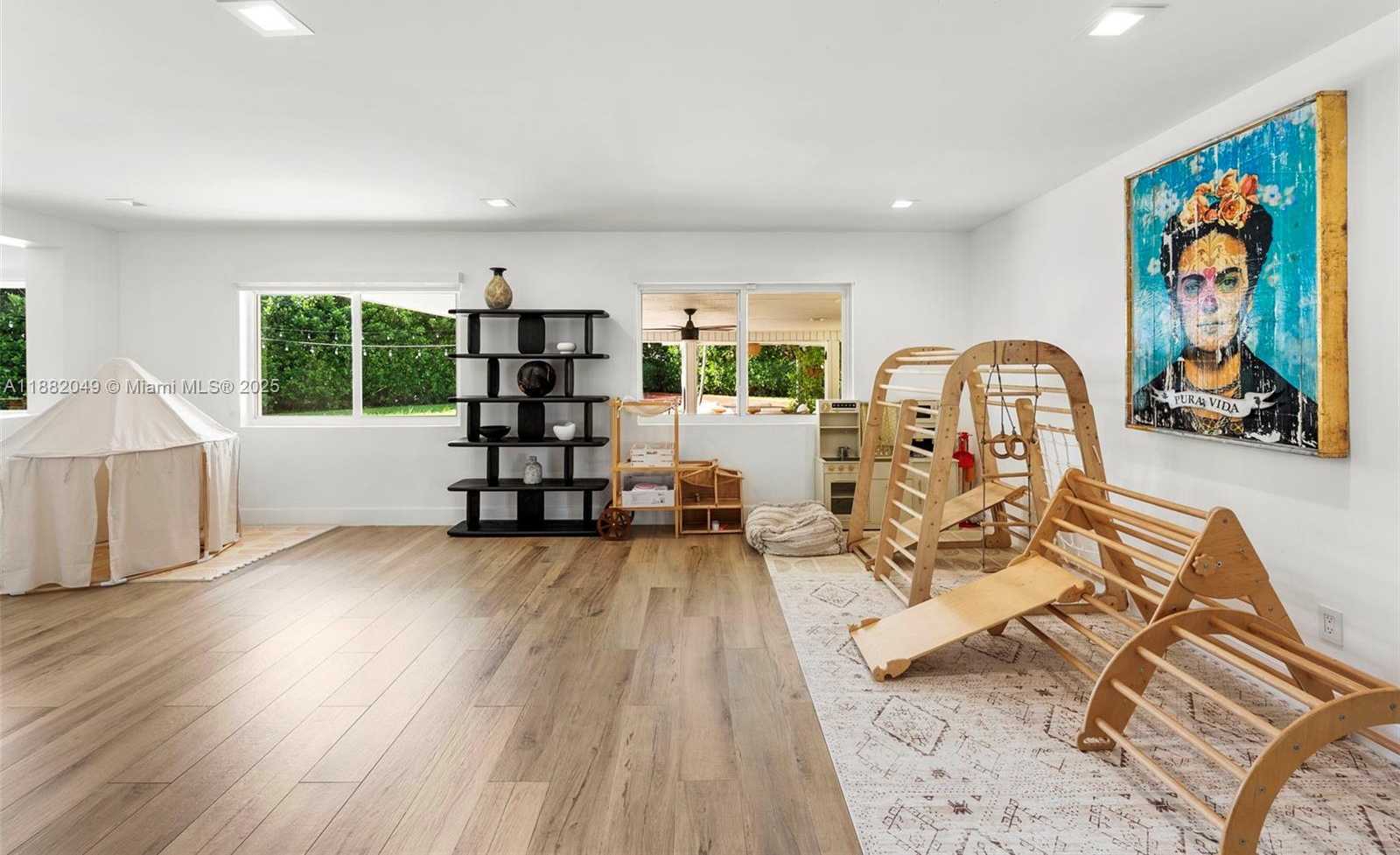 Small Image of 21000 NORTH EAST 18TH CT, Miami Number 12