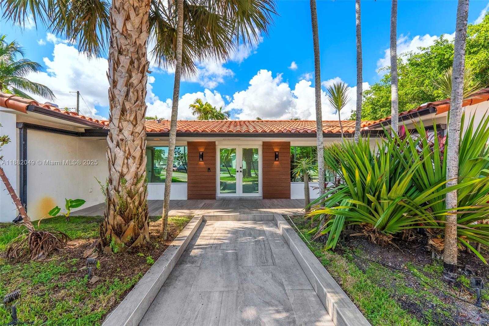 Small Image of 21000 NORTH EAST 18TH CT, Miami Number 2