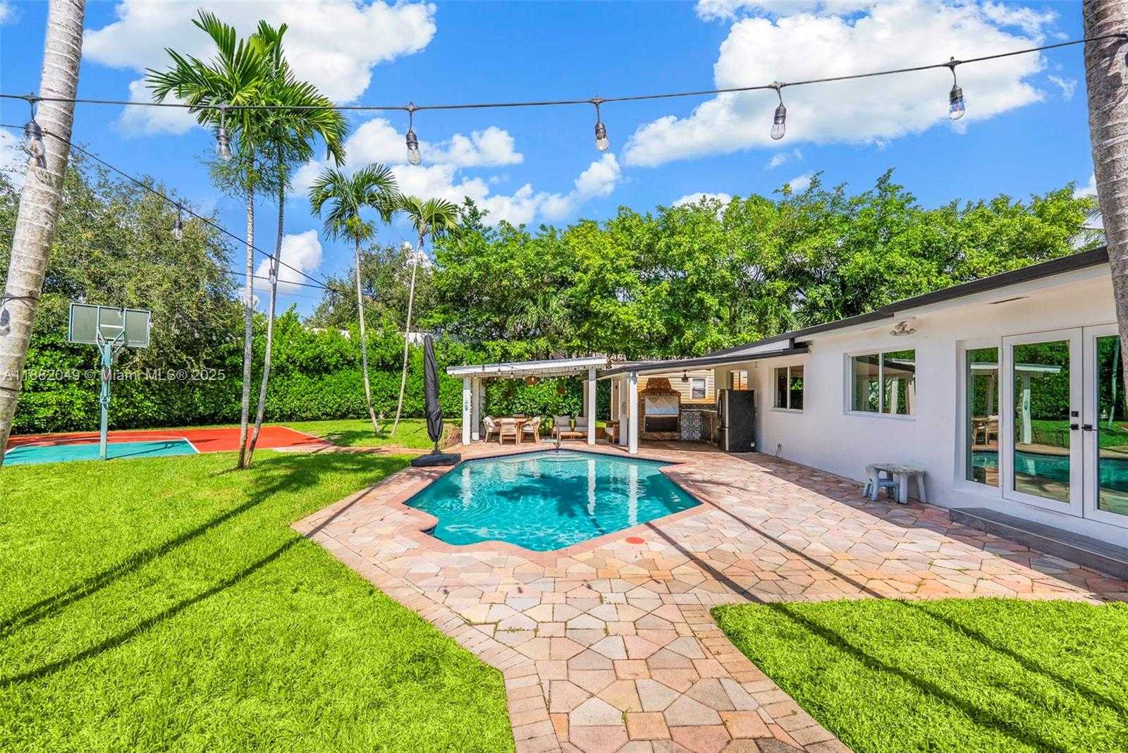 Small Image of 21000 NORTH EAST 18TH CT, Miami Number 20