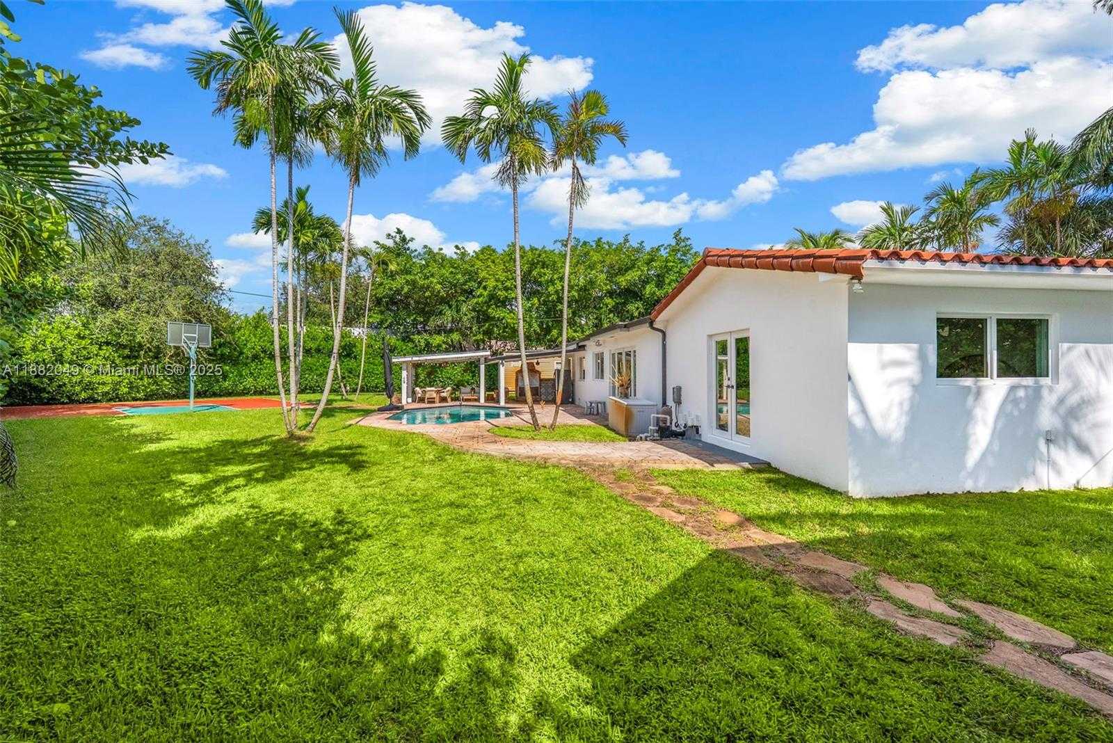 Small Image of 21000 NORTH EAST 18TH CT, Miami Number 26