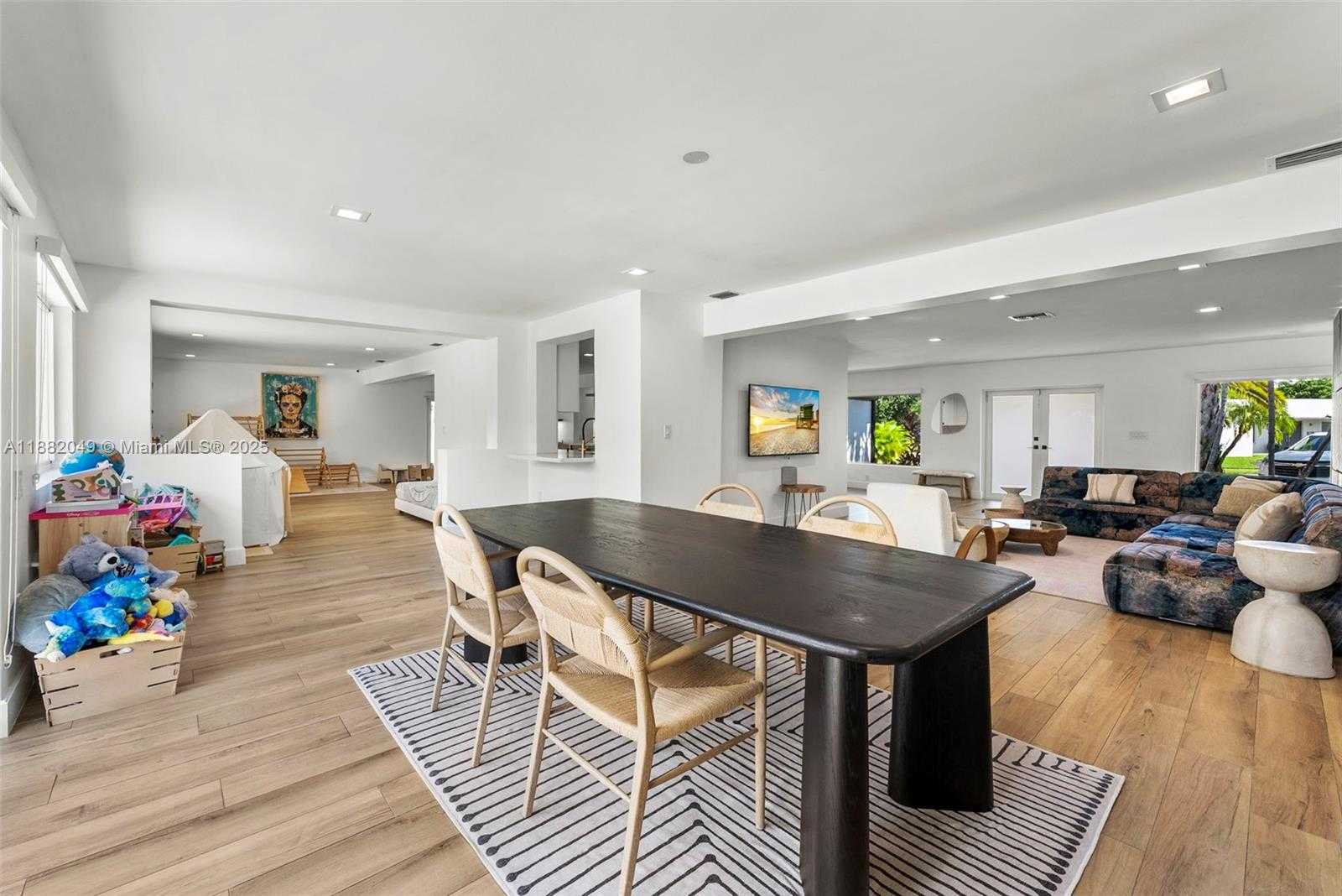 Small Image of 21000 NORTH EAST 18TH CT, Miami Number 9