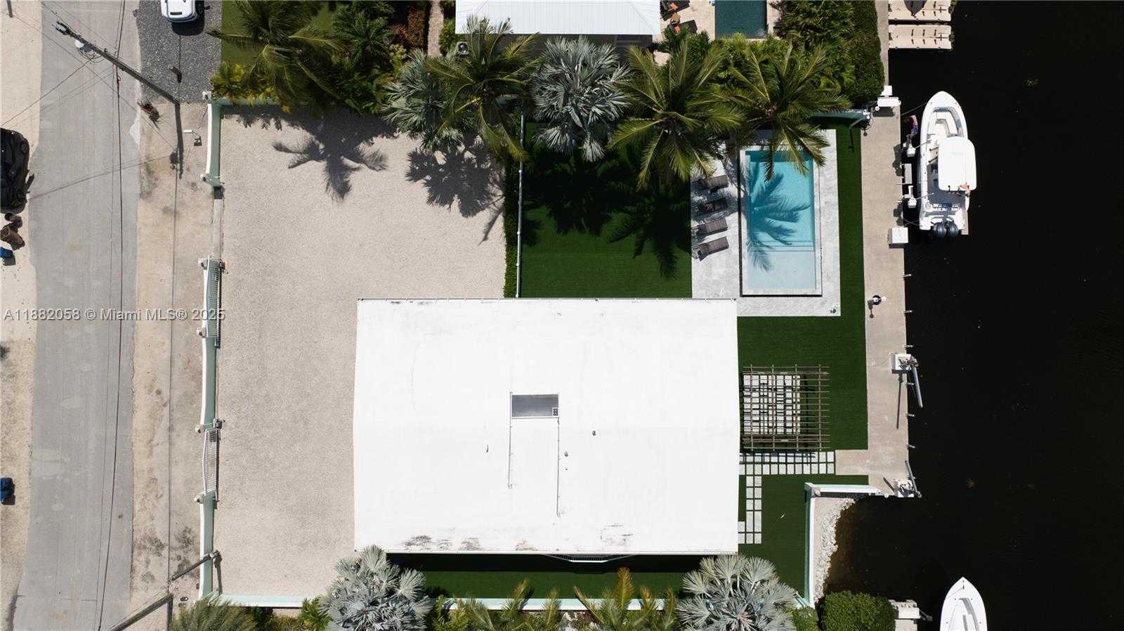 Small Image of 889 ELLEN DR, Key Largo Number 3