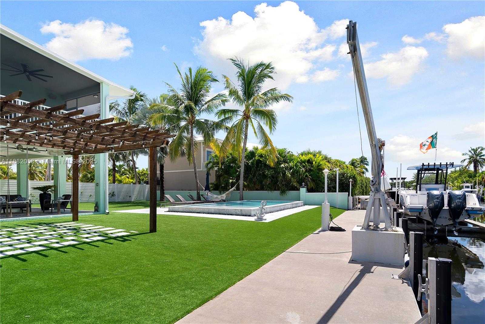 Small Image of 889 ELLEN DR, Key Largo Number 32