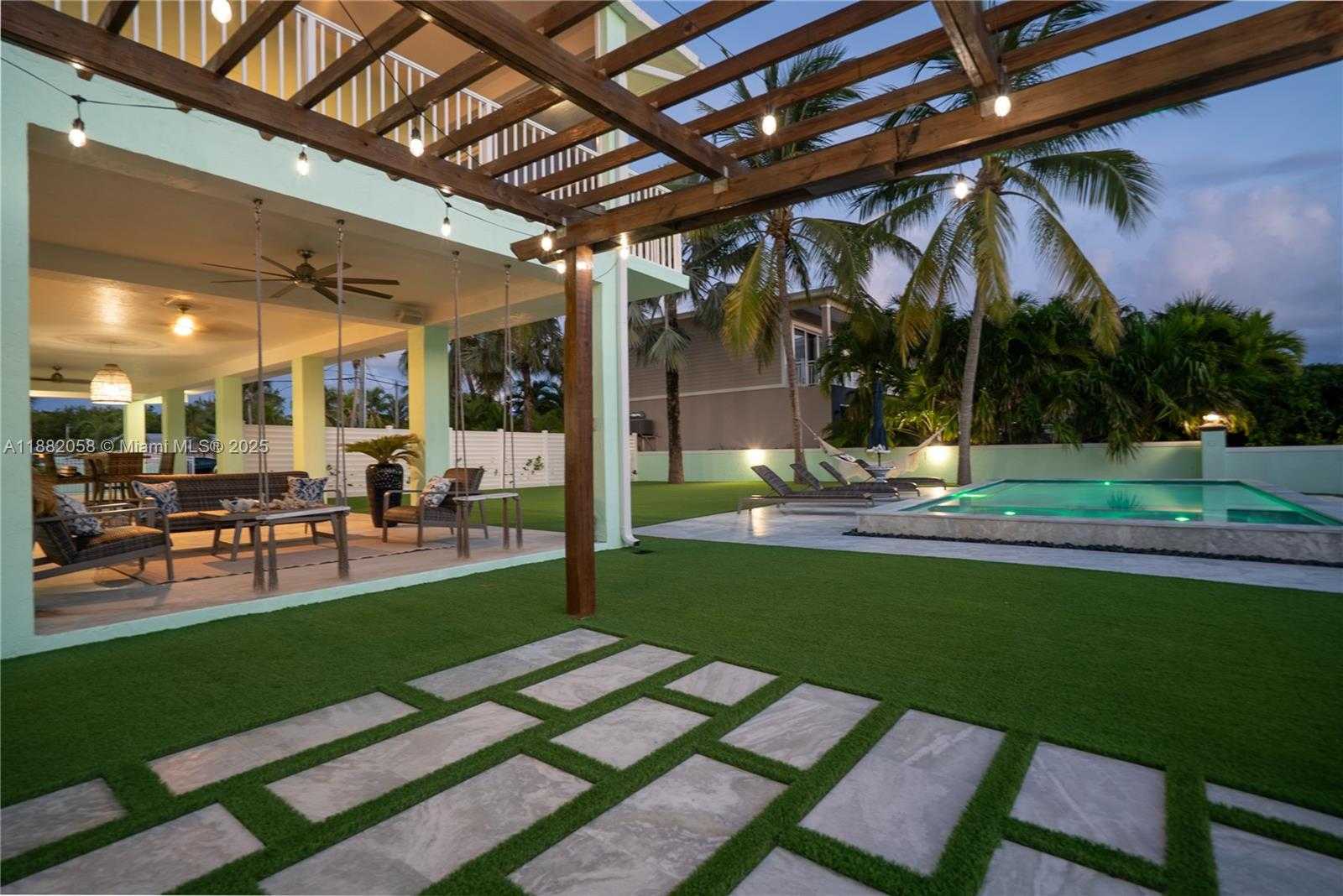 Small Image of 889 ELLEN DR, Key Largo Number 46