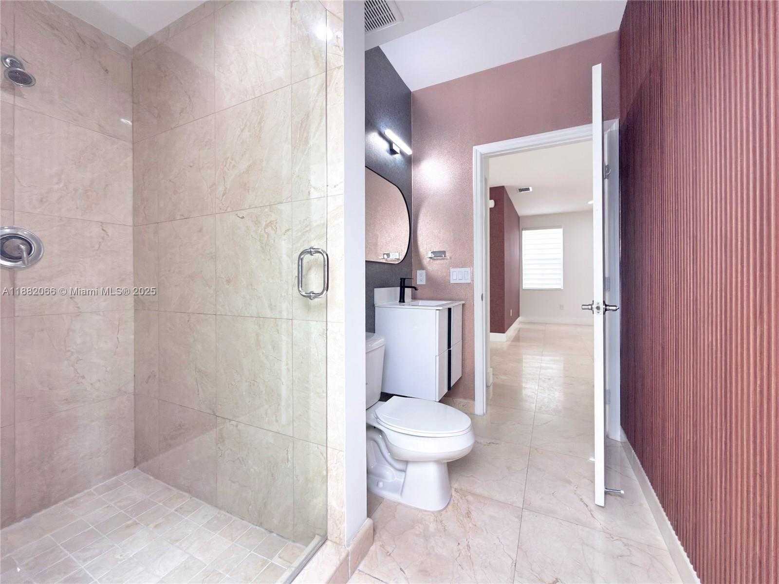 Small Image of 10423 NORTH WEST 70TH LN, Doral Number 14