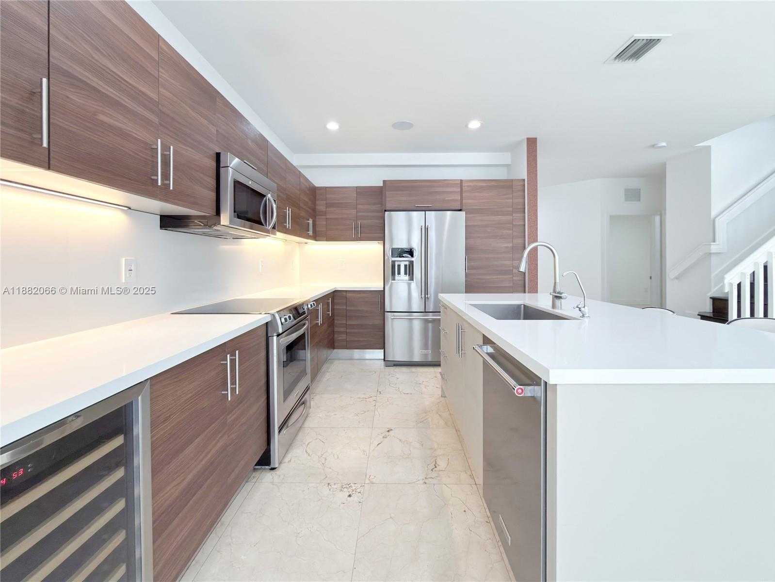 Small Image of 10423 NORTH WEST 70TH LN, Doral Number 17