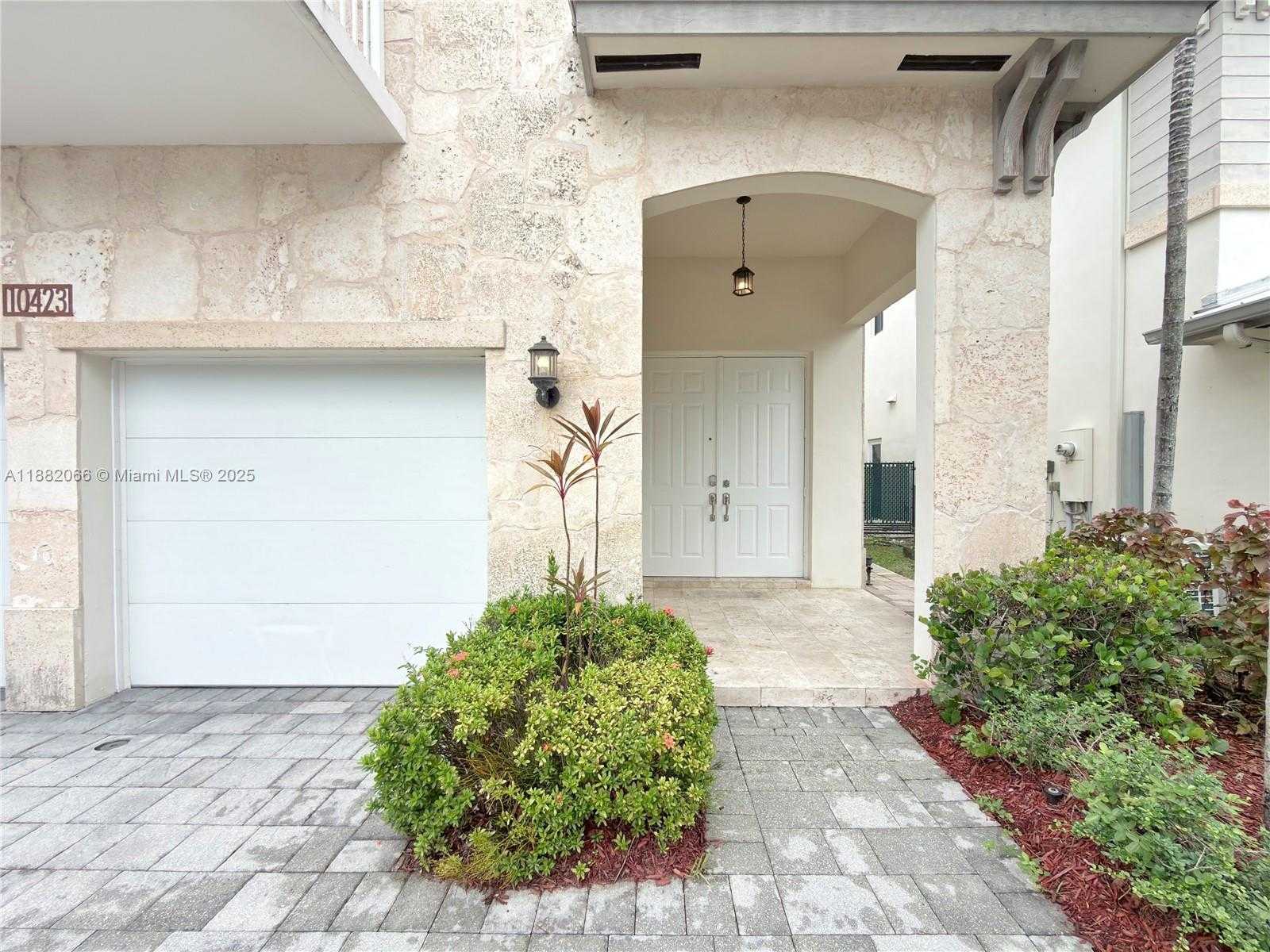 Small Image of 10423 NORTH WEST 70TH LN, Doral Number 2