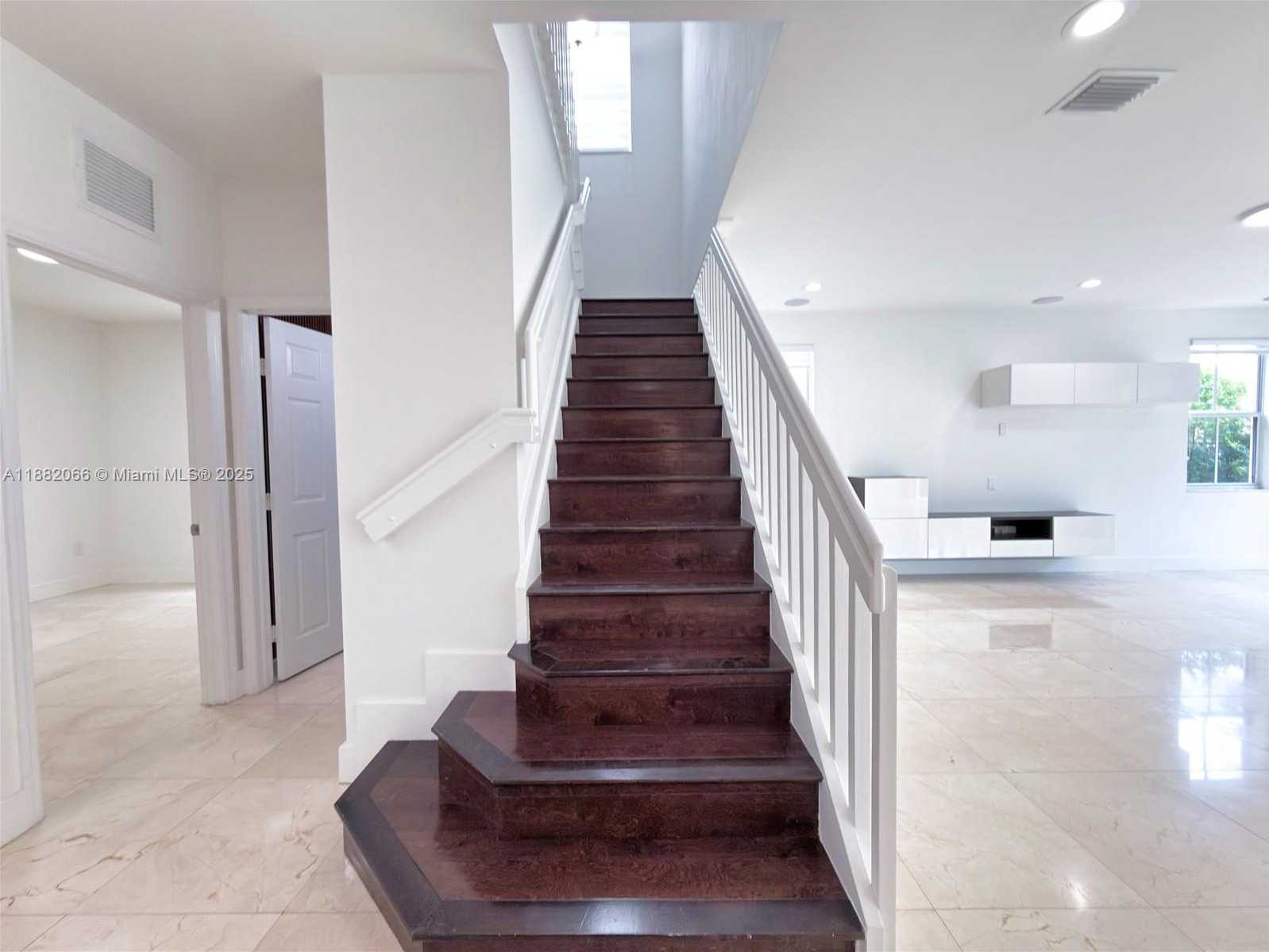 Small Image of 10423 NORTH WEST 70TH LN, Doral Number 25