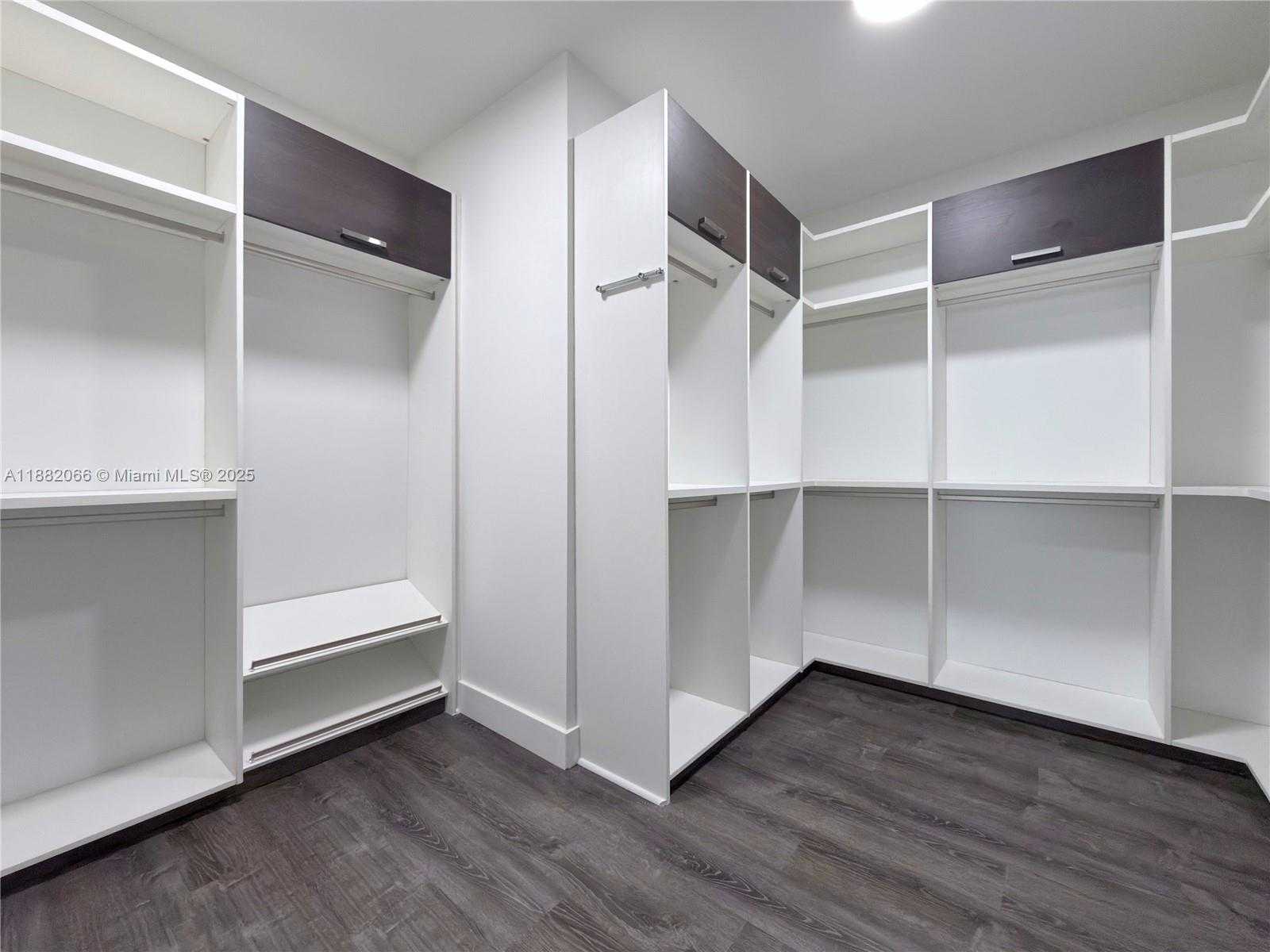 Small Image of 10423 NORTH WEST 70TH LN, Doral Number 30