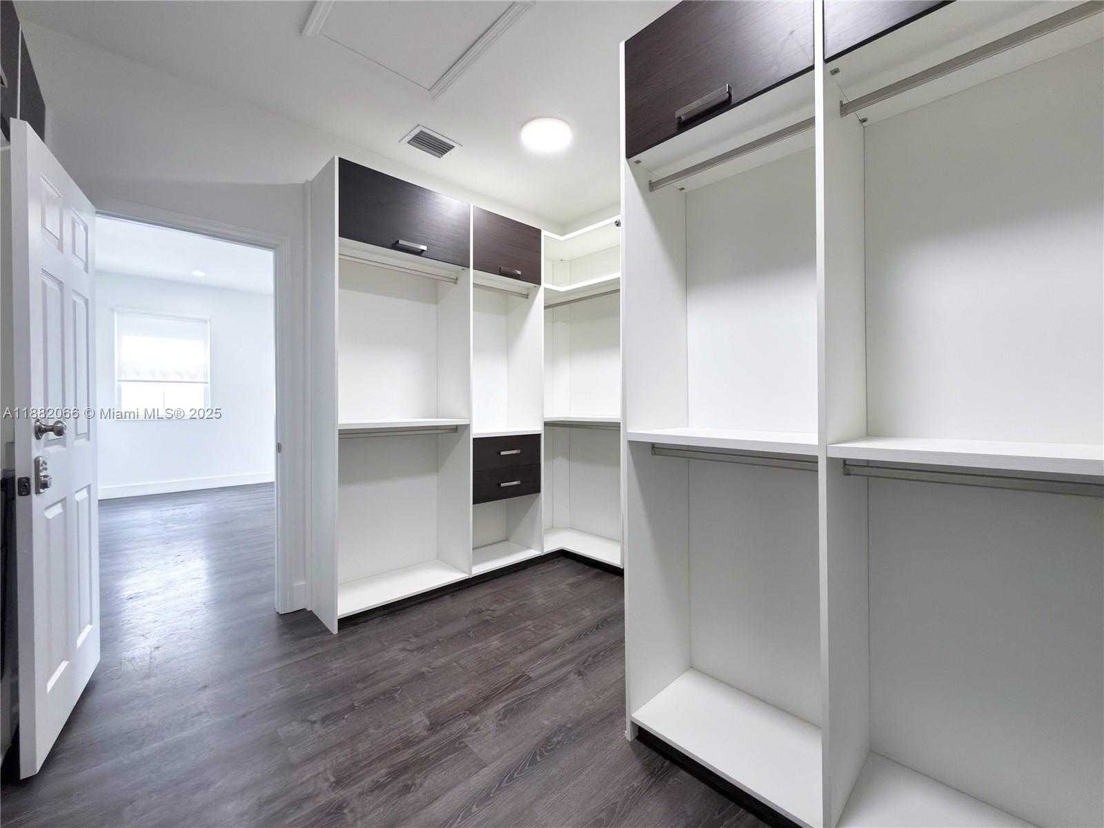 Small Image of 10423 NORTH WEST 70TH LN, Doral Number 31