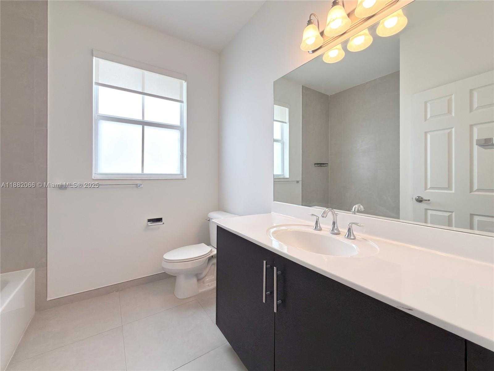 Small Image of 10423 NORTH WEST 70TH LN, Doral Number 38