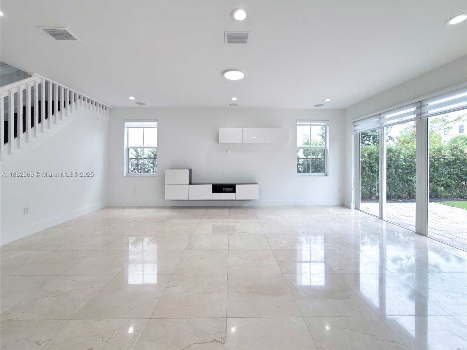 Small Image of 10423 NORTH WEST 70TH LN, Doral Number 4