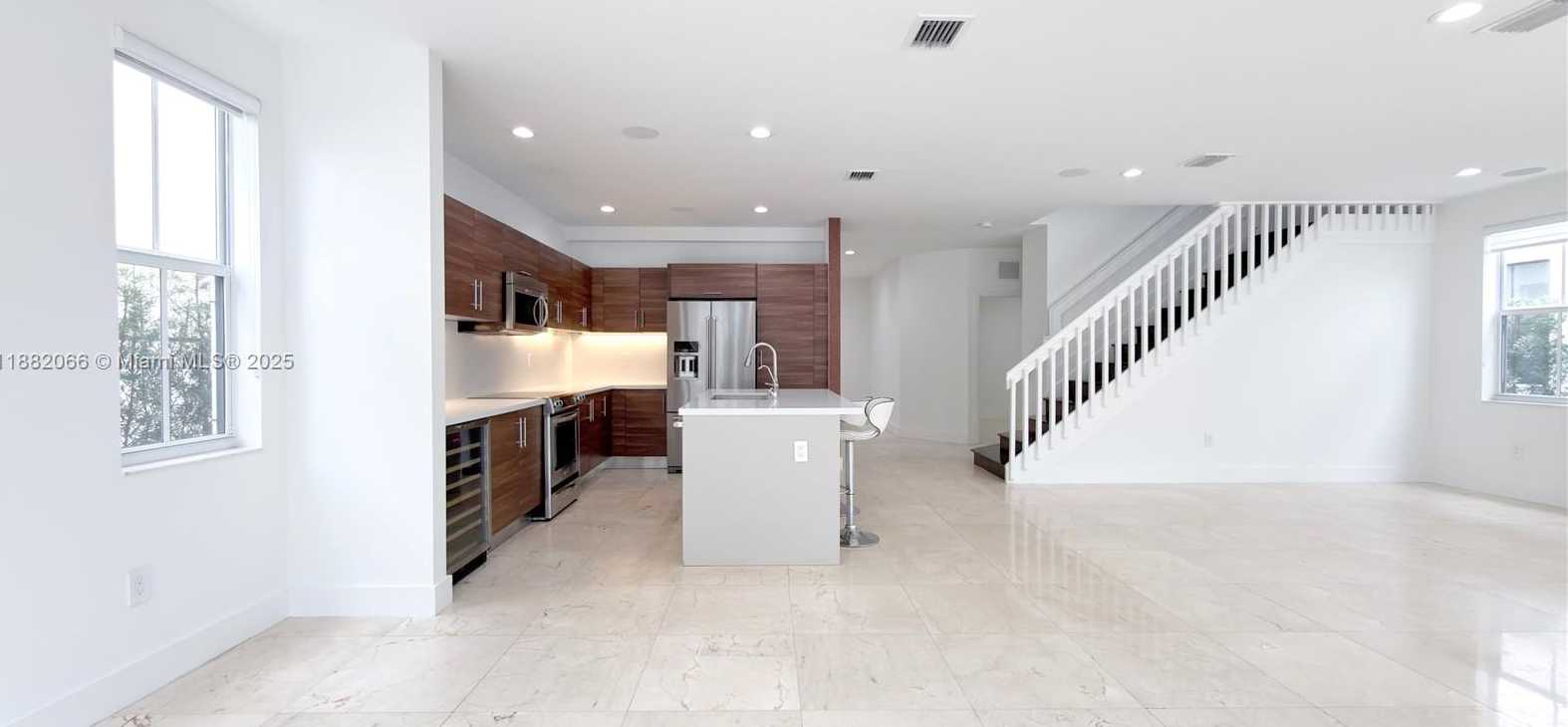 Small Image of 10423 NORTH WEST 70TH LN, Doral Number 5