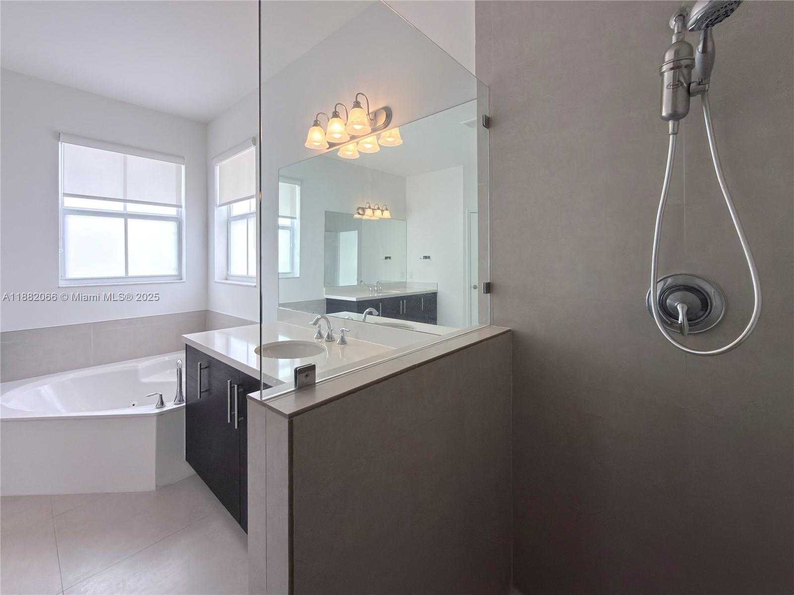 Small Image of 10423 NORTH WEST 70TH LN, Doral Number 51