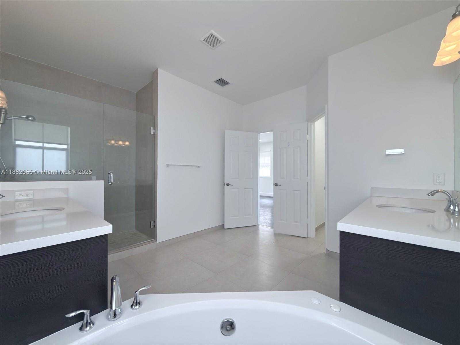 Small Image of 10423 NORTH WEST 70TH LN, Doral Number 52