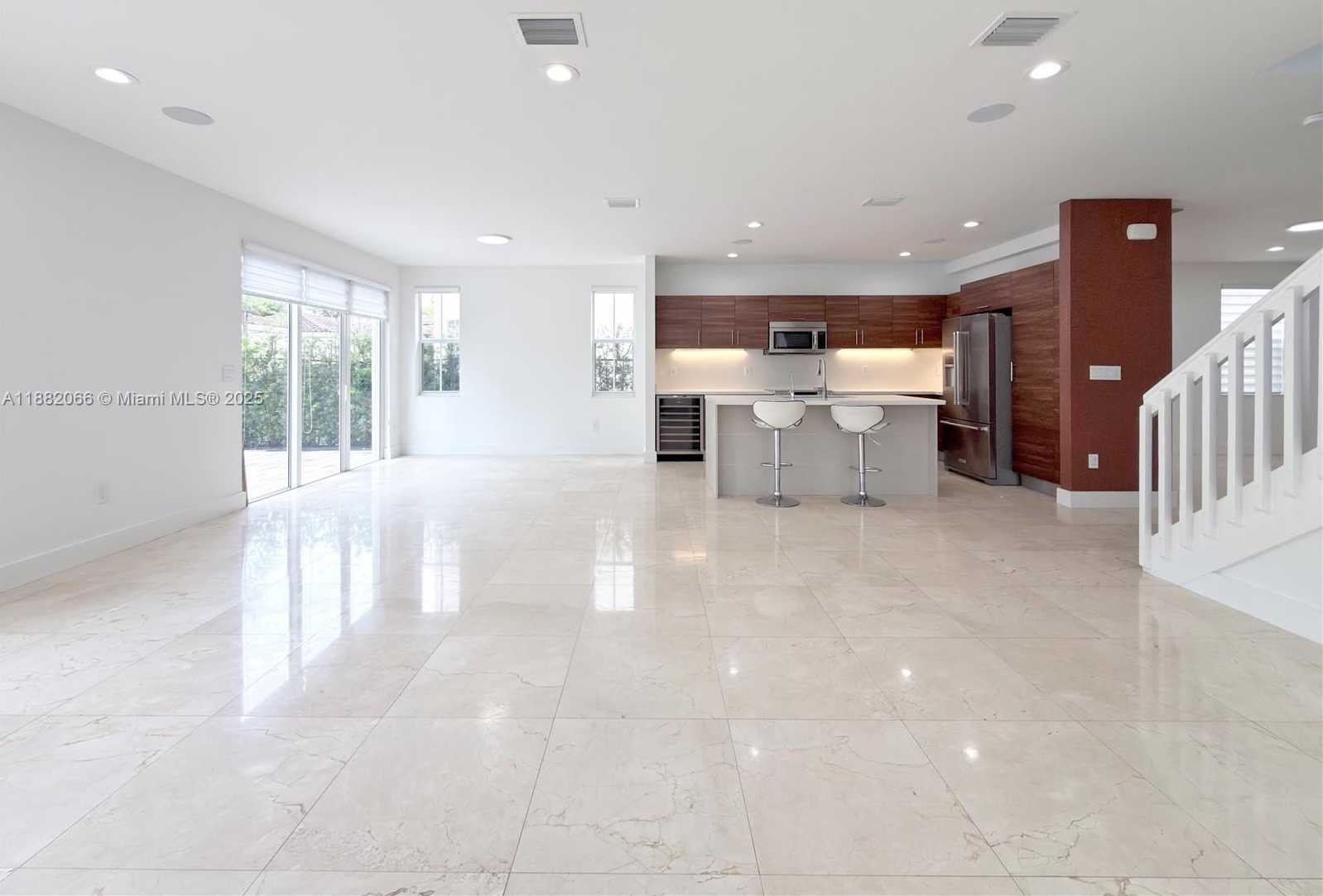 Small Image of 10423 NORTH WEST 70TH LN, Doral Number 7