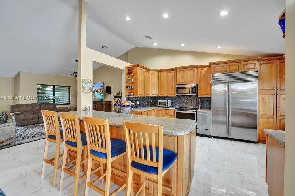 Small Image of 3187 BEECHBERRY CIR, Davie Number 16
