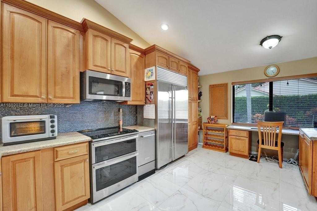 Small Image of 3187 BEECHBERRY CIR, Davie Number 17