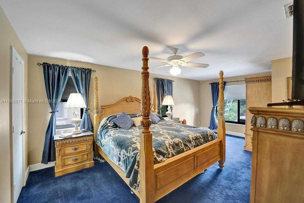 Small Image of 3187 BEECHBERRY CIR, Davie Number 21