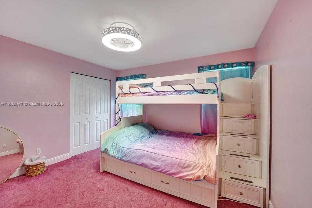 Small Image of 3187 BEECHBERRY CIR, Davie Number 23