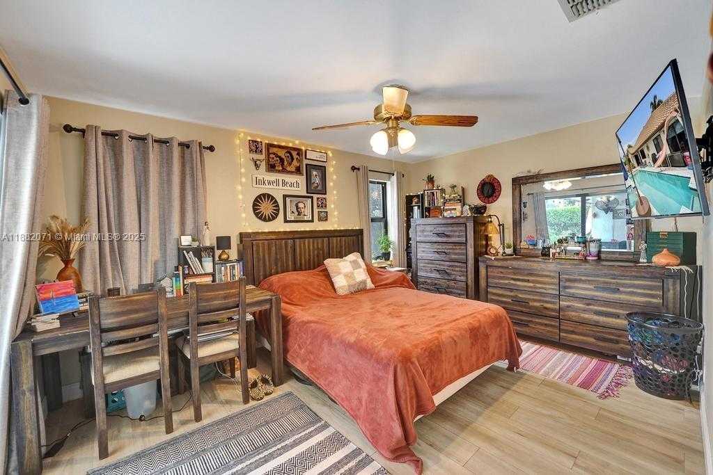 Small Image of 3187 BEECHBERRY CIR, Davie Number 24