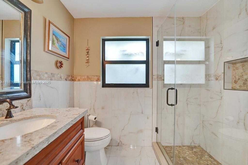 Small Image of 3187 BEECHBERRY CIR, Davie Number 27