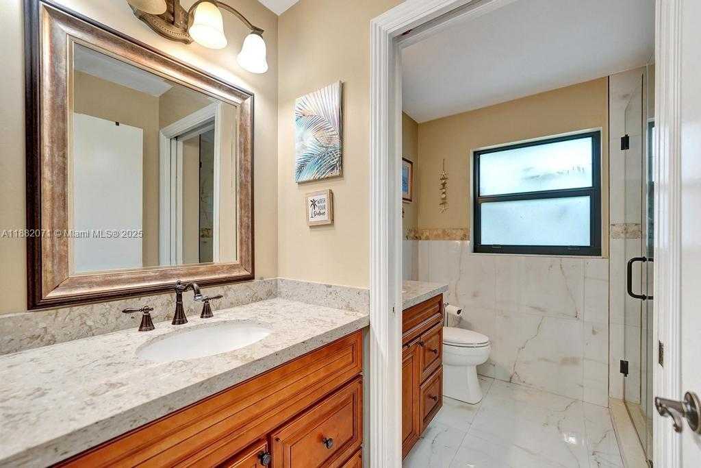 Small Image of 3187 BEECHBERRY CIR, Davie Number 28