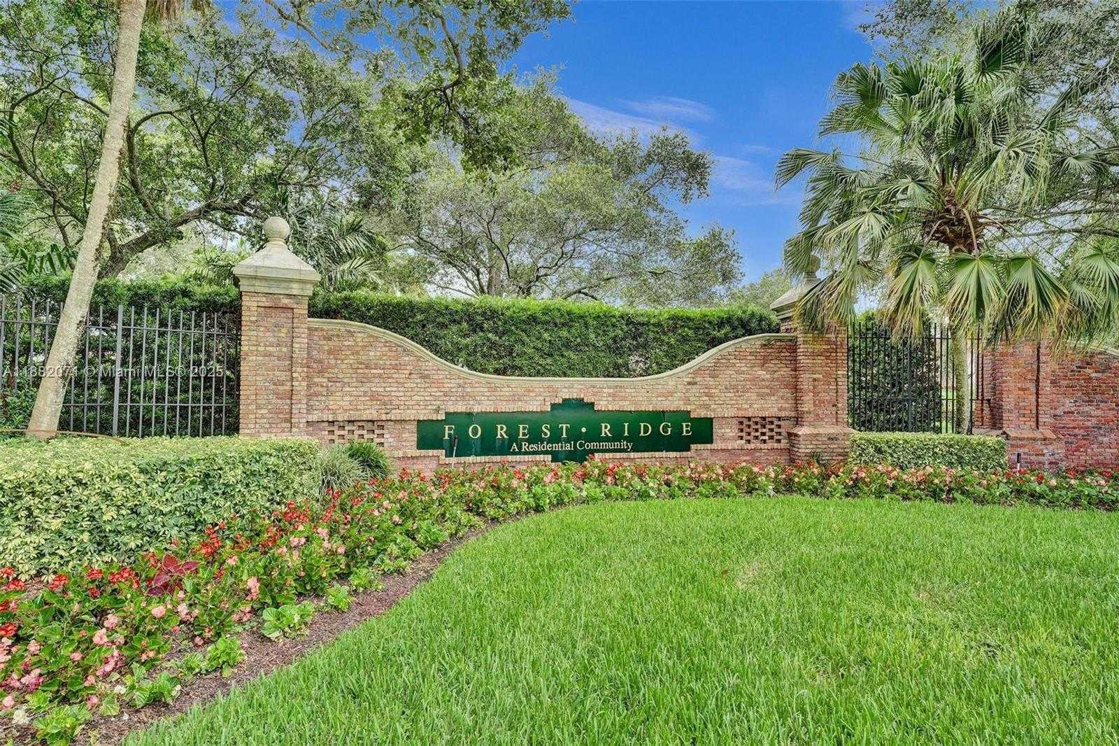 Small Image of 3187 BEECHBERRY CIR, Davie Number 3