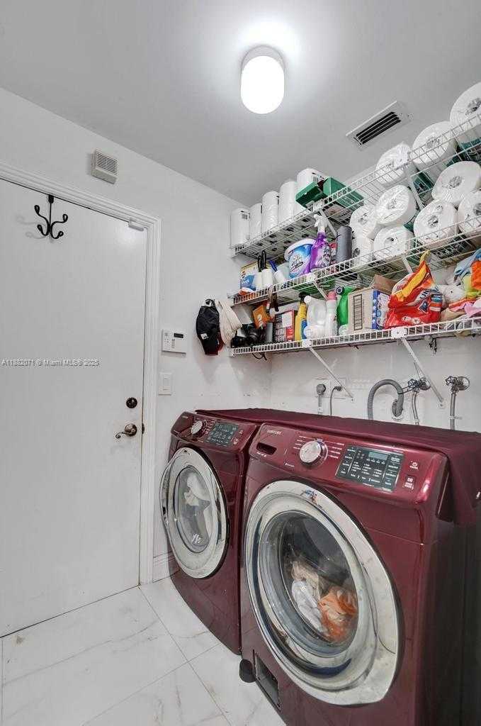 Small Image of 3187 BEECHBERRY CIR, Davie Number 30