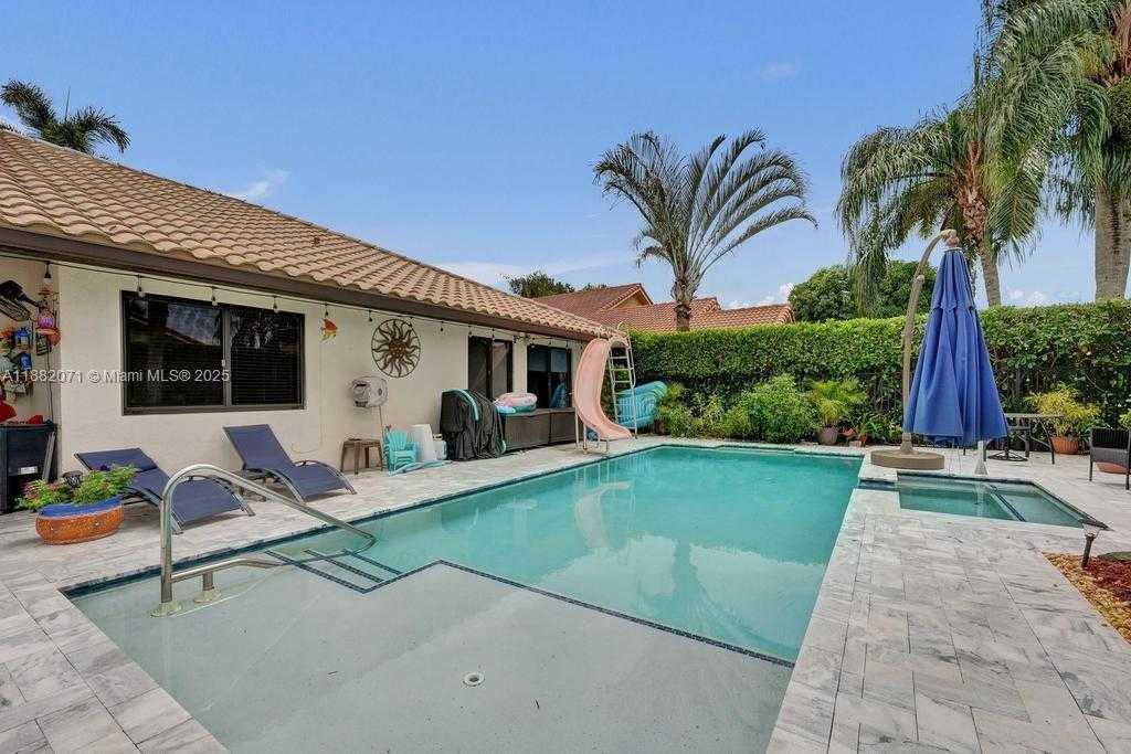 Small Image of 3187 BEECHBERRY CIR, Davie Number 5
