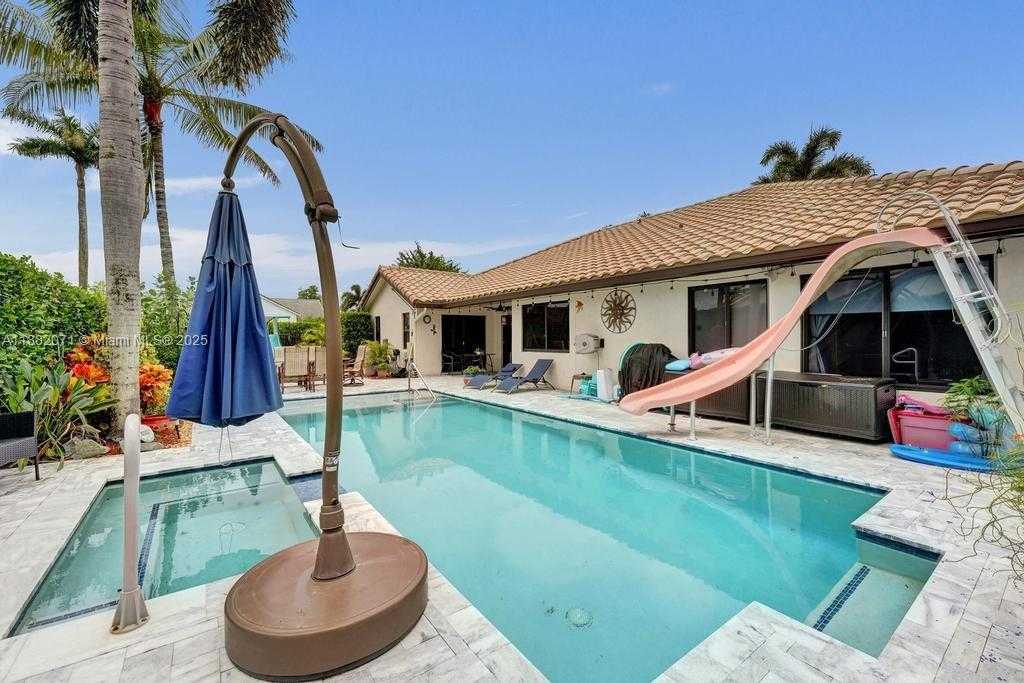 Small Image of 3187 BEECHBERRY CIR, Davie Number 6