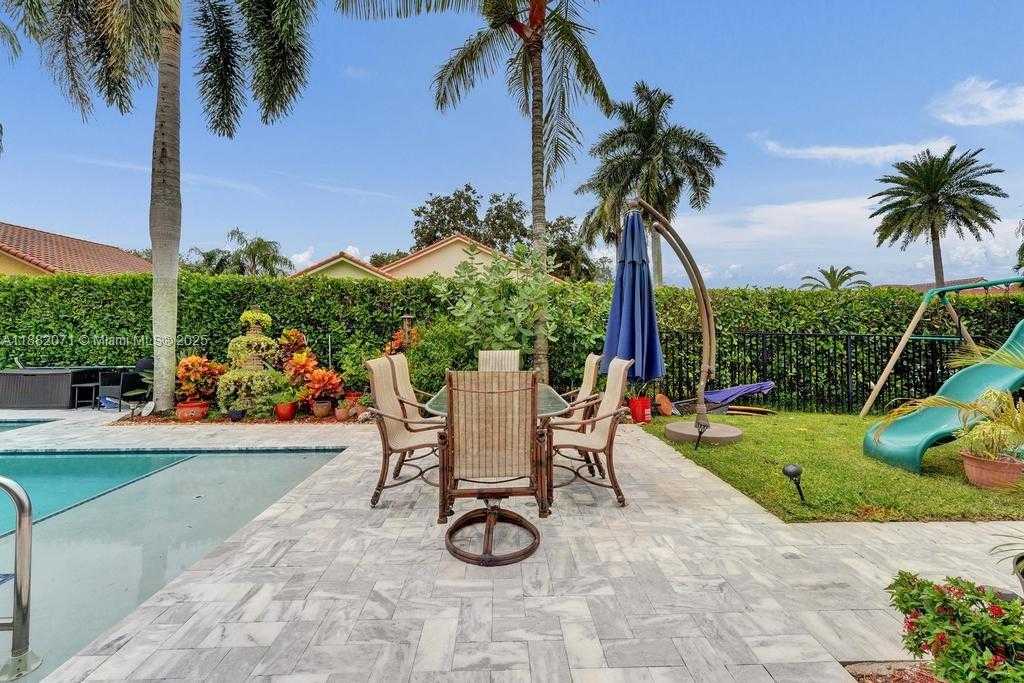 Small Image of 3187 BEECHBERRY CIR, Davie Number 7