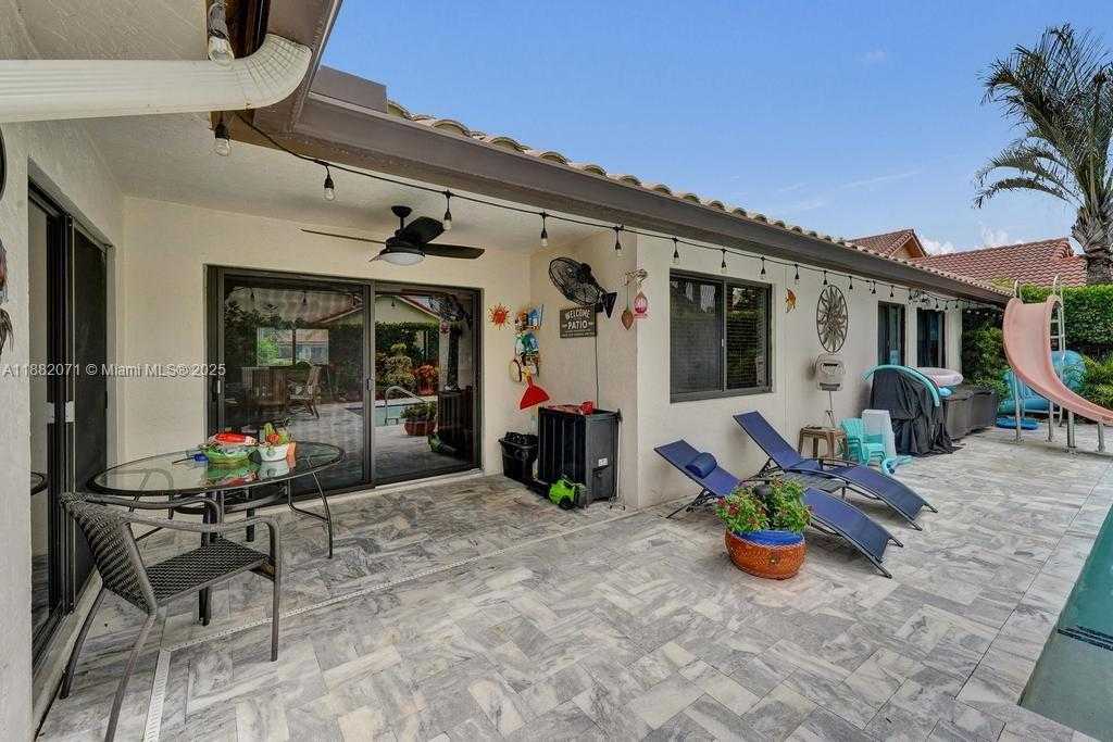 Small Image of 3187 BEECHBERRY CIR, Davie Number 8