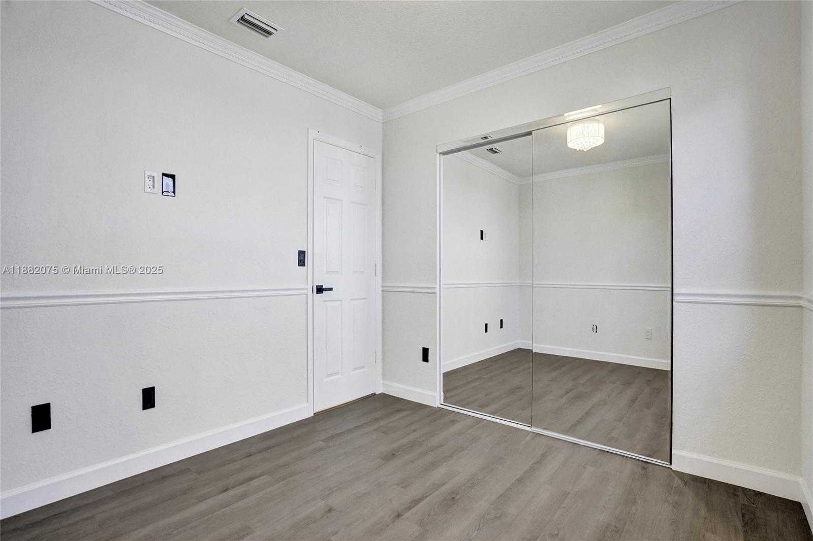 Small Image of 5421 HAWKES BLUFF AVE, Davie Number 14