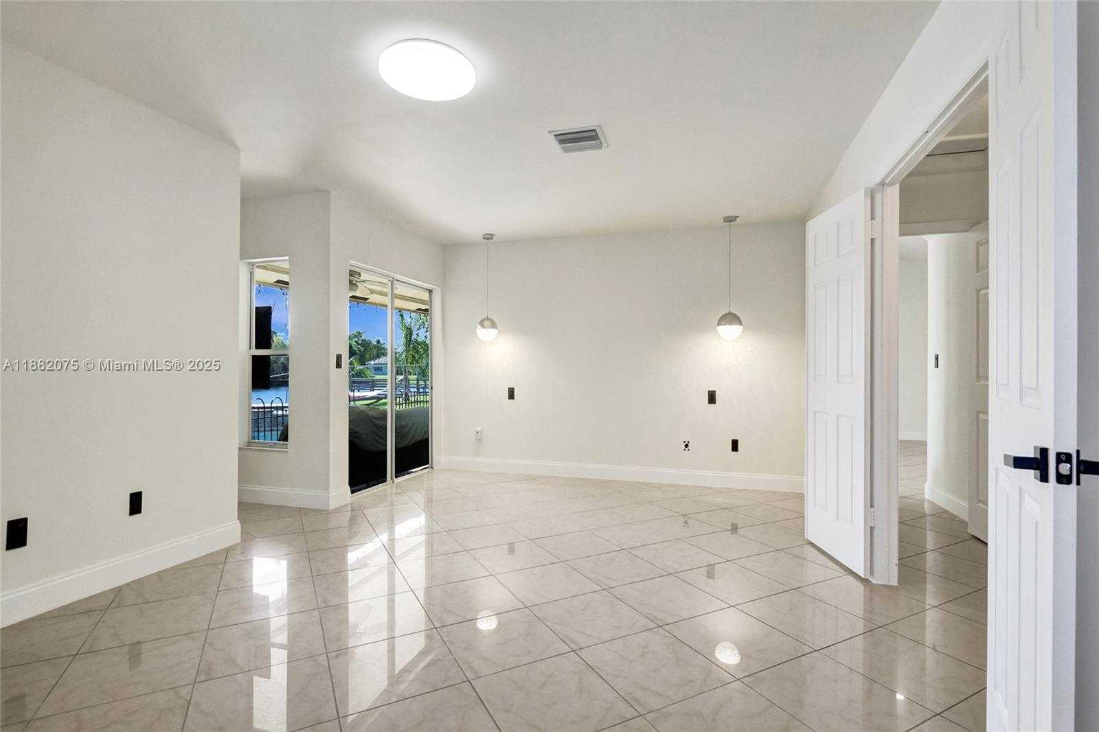 Small Image of 5421 HAWKES BLUFF AVE, Davie Number 16