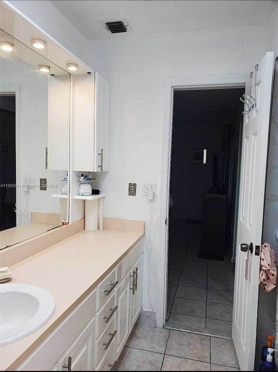 Small Image of 9817 SOUTH WEST 194TH ST, Cutler Bay Number 10