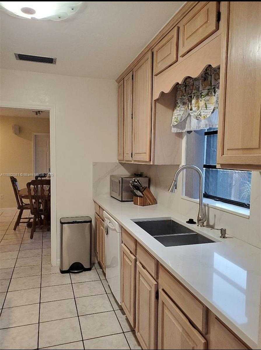 Small Image of 9817 SOUTH WEST 194TH ST, Cutler Bay Number 21