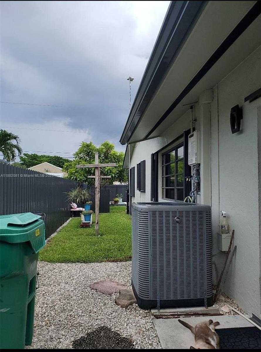Small Image of 9817 SOUTH WEST 194TH ST, Cutler Bay Number 29