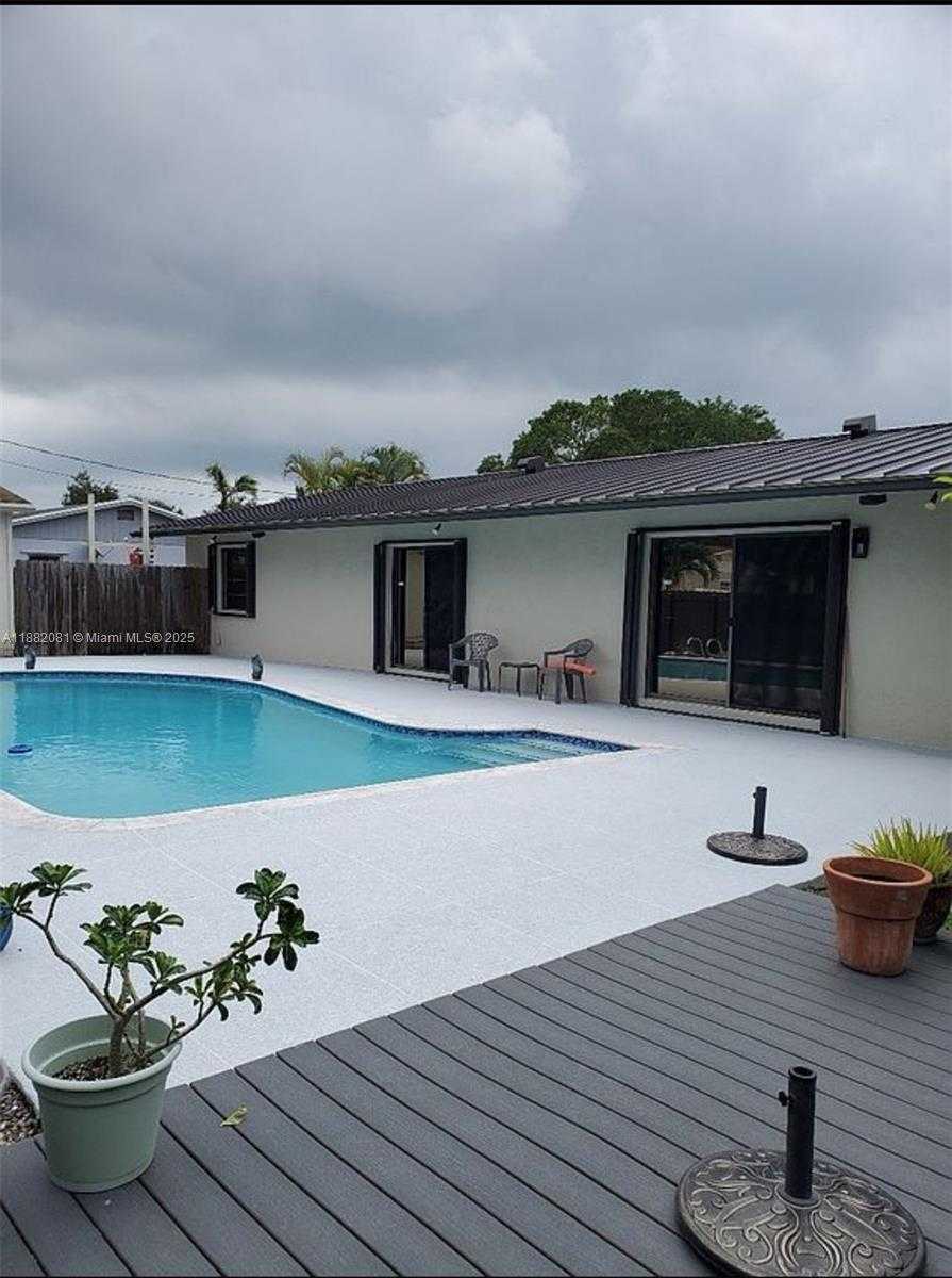 Small Image of 9817 SOUTH WEST 194TH ST, Cutler Bay Number 5