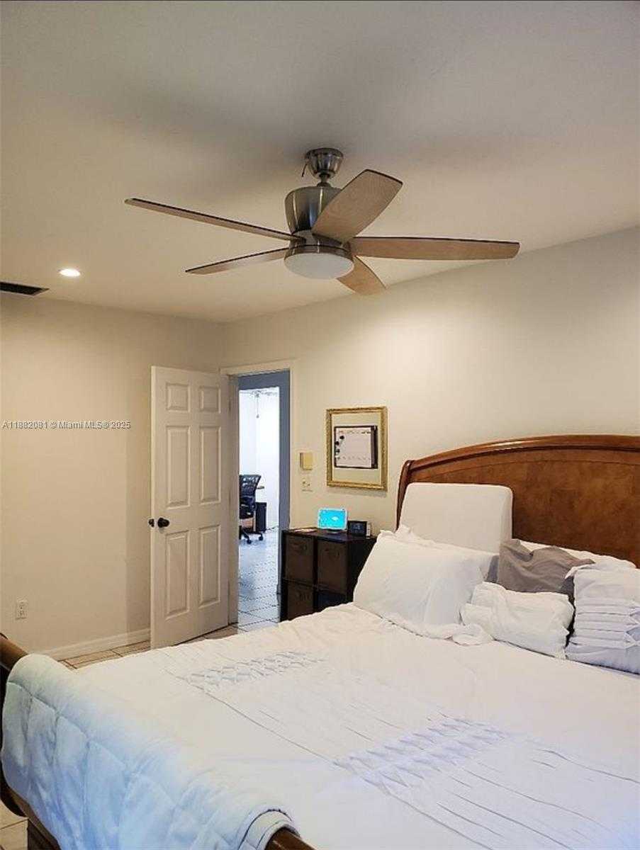 Small Image of 9817 SOUTH WEST 194TH ST, Cutler Bay Number 8