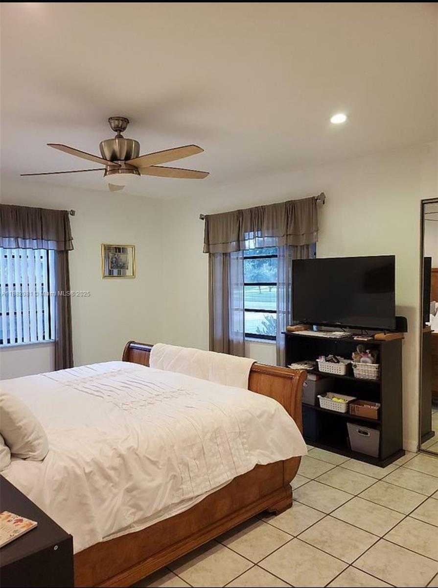 Small Image of 9817 SOUTH WEST 194TH ST, Cutler Bay Number 9