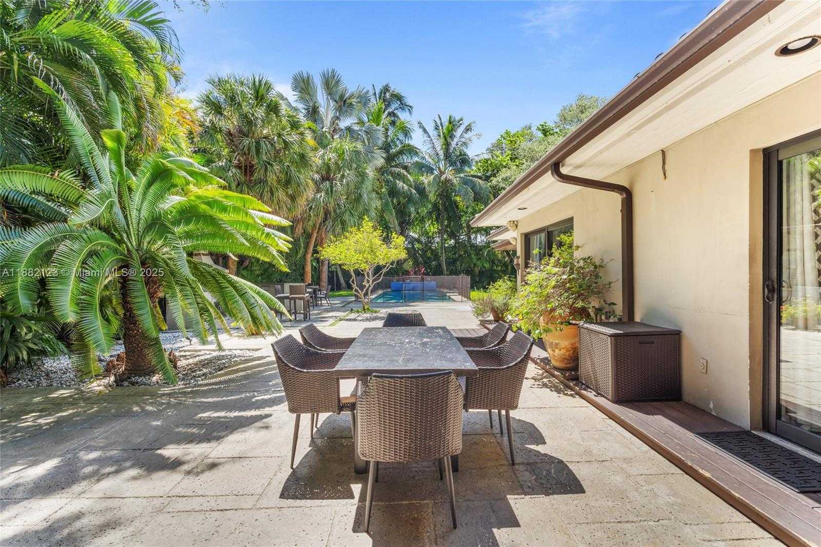 Small Image of 560 SABAL PALM RD, Miami Number 12